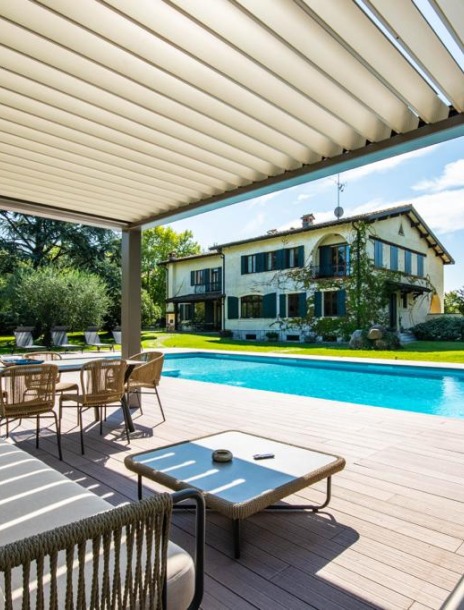 Pergola bioclimatique ou en polycarbonate, comment choisir ?